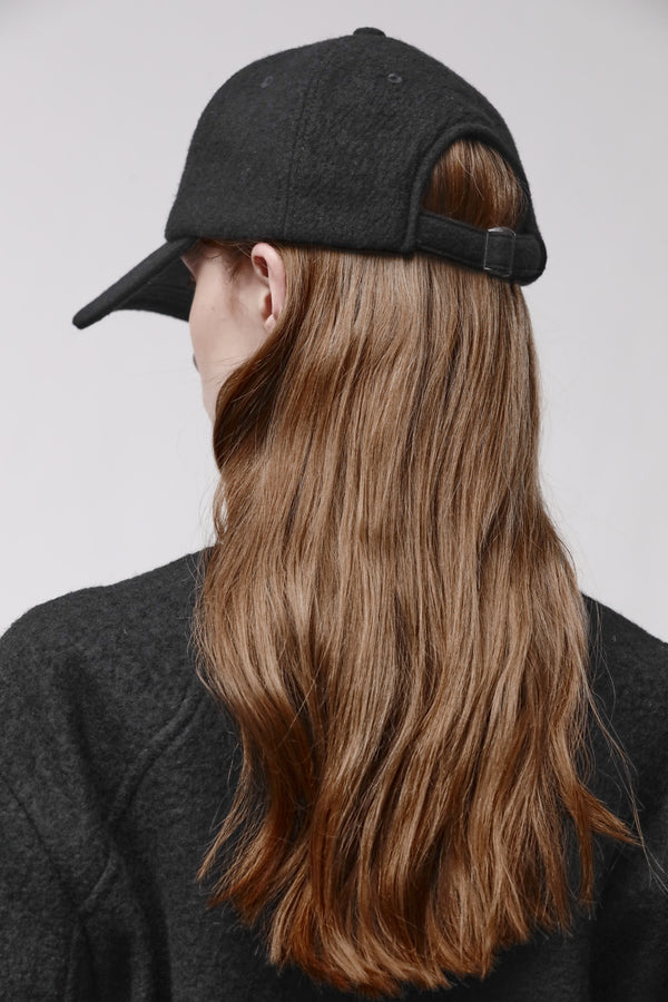 CAP W 69 BLACK