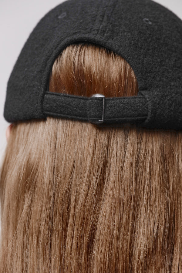 CAP W 69 BLACK