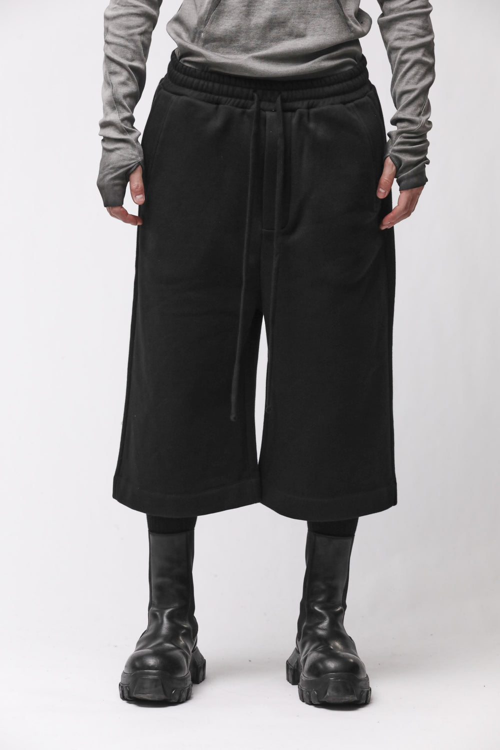 M ST 528 BLACK