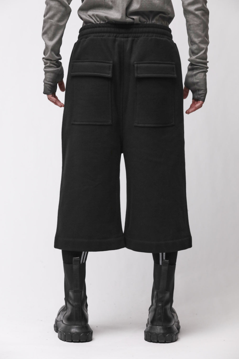 M ST 528 BLACK