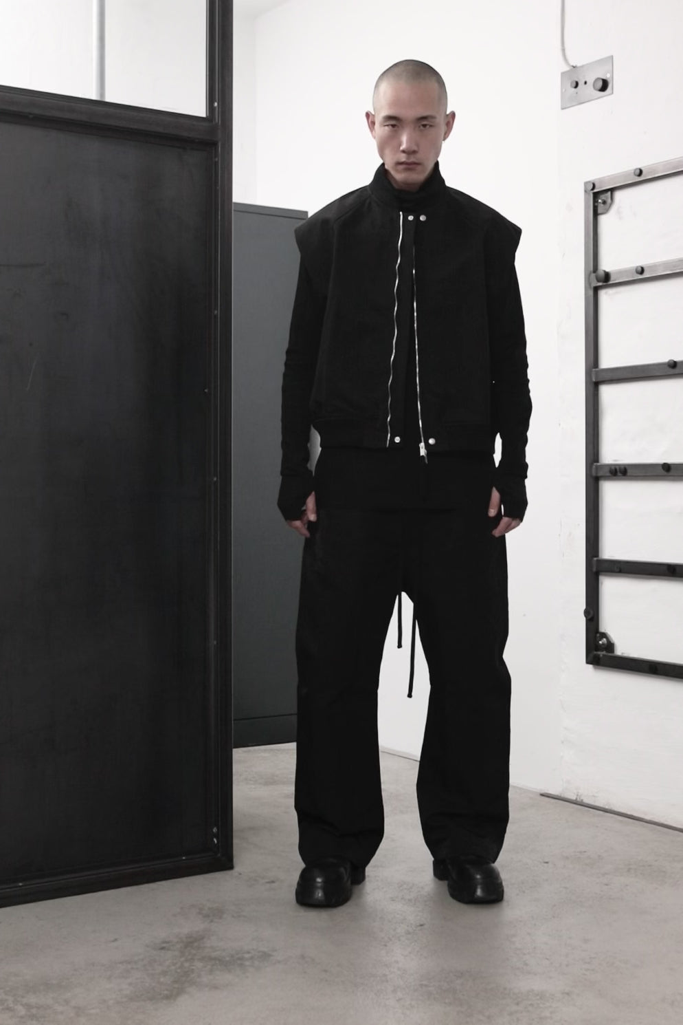 VEST M J 90 BLACK